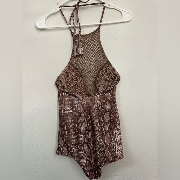 RARE ACACIA TEAHUPOO ONE PIECE - Picture 2 of 5